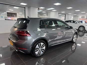 Used Volkswagen Golf 2020 for sale - 79129334: Photo