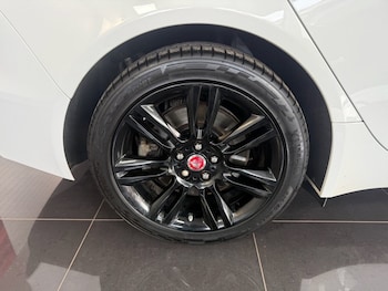 Used Jaguar XE 2020 for sale - 78544397: Photo