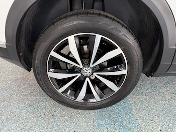 Used Volkswagen T-Roc 2019 for sale - 76776567: Photo