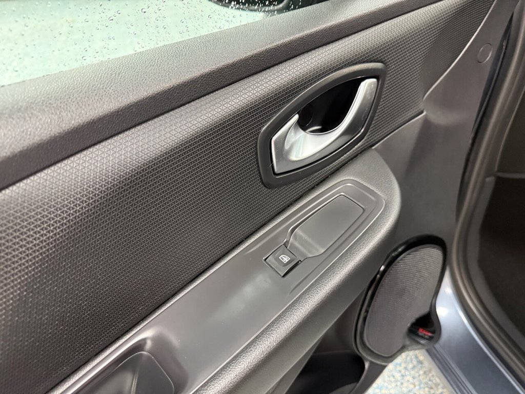 Used Renault Clio 2016 for sale - 76776597: Photo 17