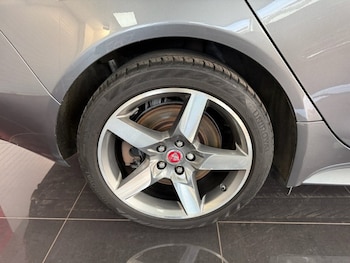 Used Jaguar XE 2017 for sale - 79466154: Photo