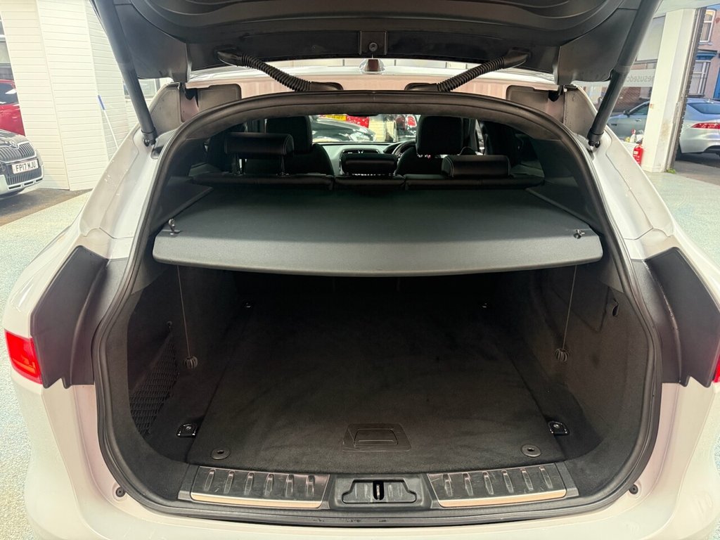 Used Jaguar F-Pace 2020 for sale - 76792249: Photo 11