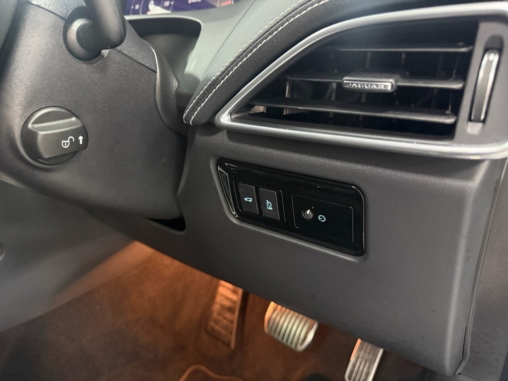 Used Jaguar F-Pace 2020 for sale - 76792249: Photo 33