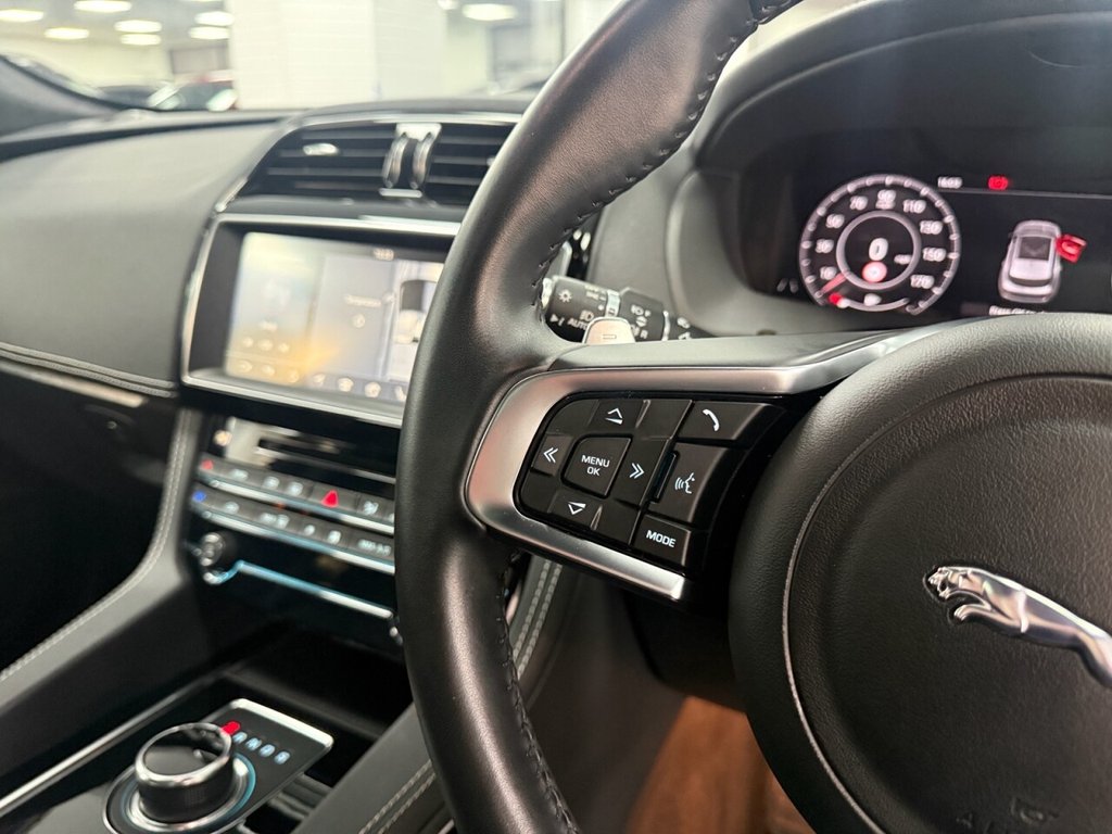 Used Jaguar F-Pace 2020 for sale - 76792249: Photo 34