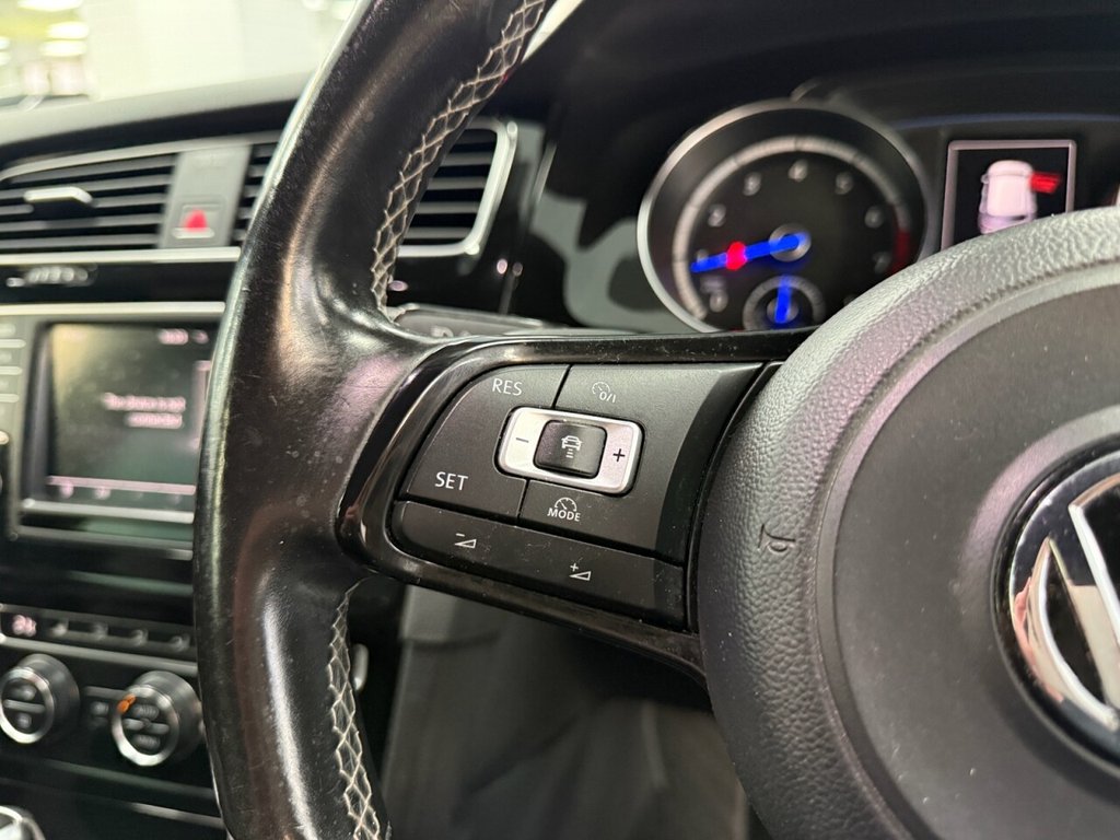 Used Volkswagen Golf 2016 for sale - 76776701: Photo 32