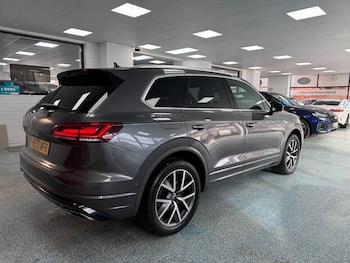 Used Volkswagen Touareg 2023 for sale - 77655206: Photo