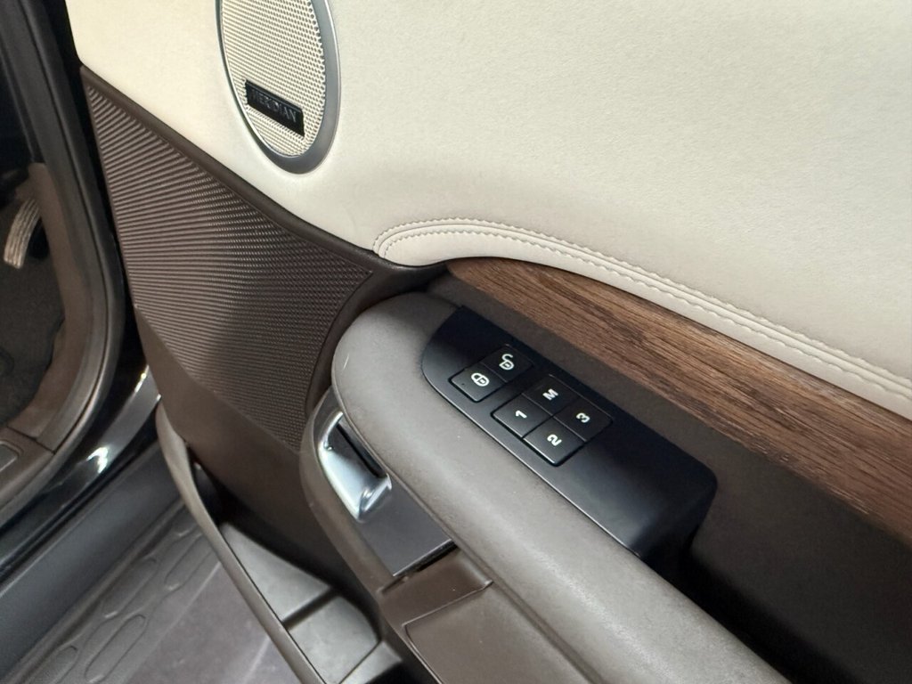 Used Land Rover Discovery 2017 for sale - 77806021: Photo 32