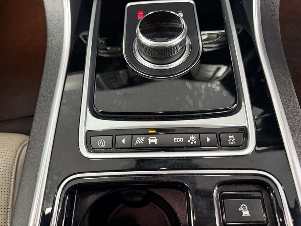 Used Jaguar XE 2017 for sale - 76776568: Photo 44