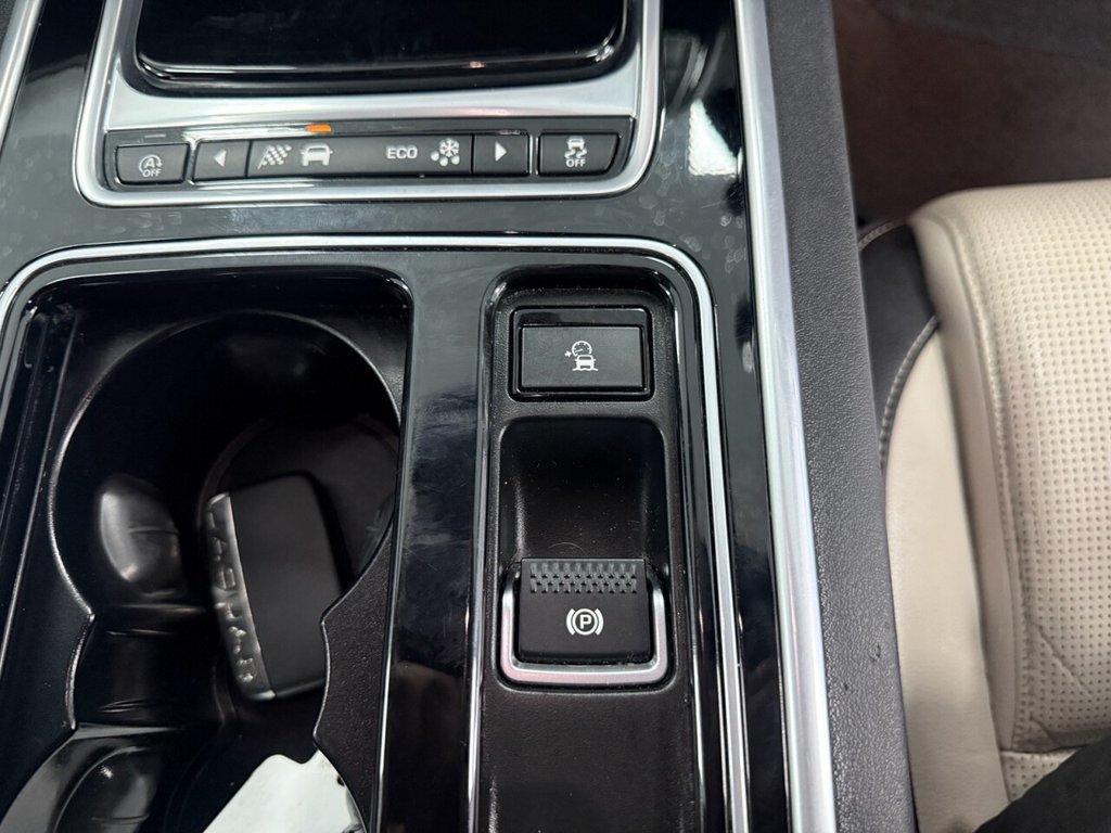 Used Jaguar XE 2017 for sale - 76776568: Photo 45