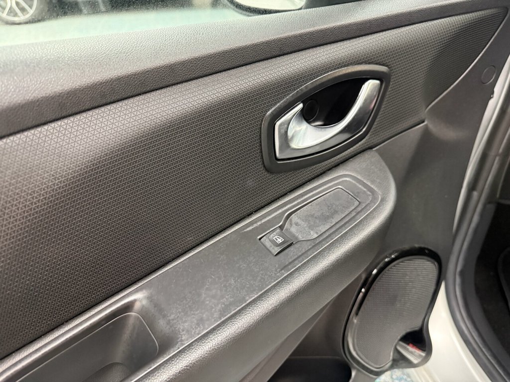 Used Renault Clio 2016 for sale - 77463642: Photo 15