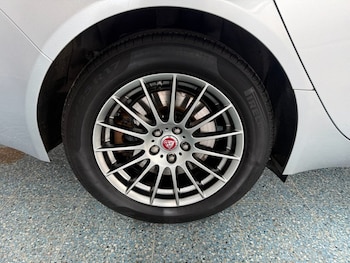 Used Jaguar XF 2019 for sale - 76883067: Photo