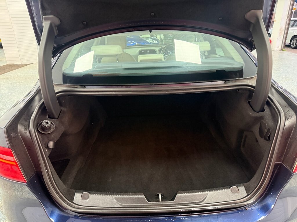 Used Jaguar XE 2018 for sale - 77153514: Photo 9