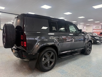 Used Land Rover Defender 2024 for sale - 76776689: Photo