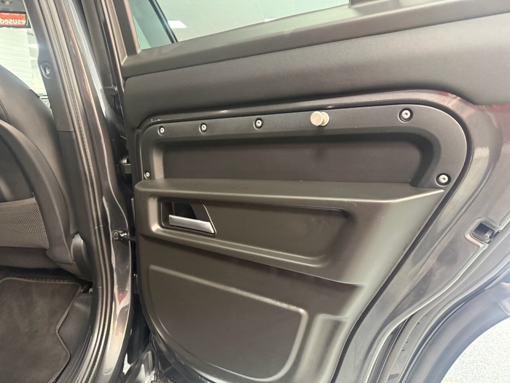 Used Land Rover Defender 2024 for sale - 76776689: Photo 8