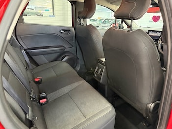 Used Renault Captur 2023 for sale - 78725742: Photo