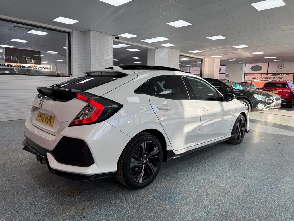 Used Honda Civic 2019 for sale - 76883467: Photo 2