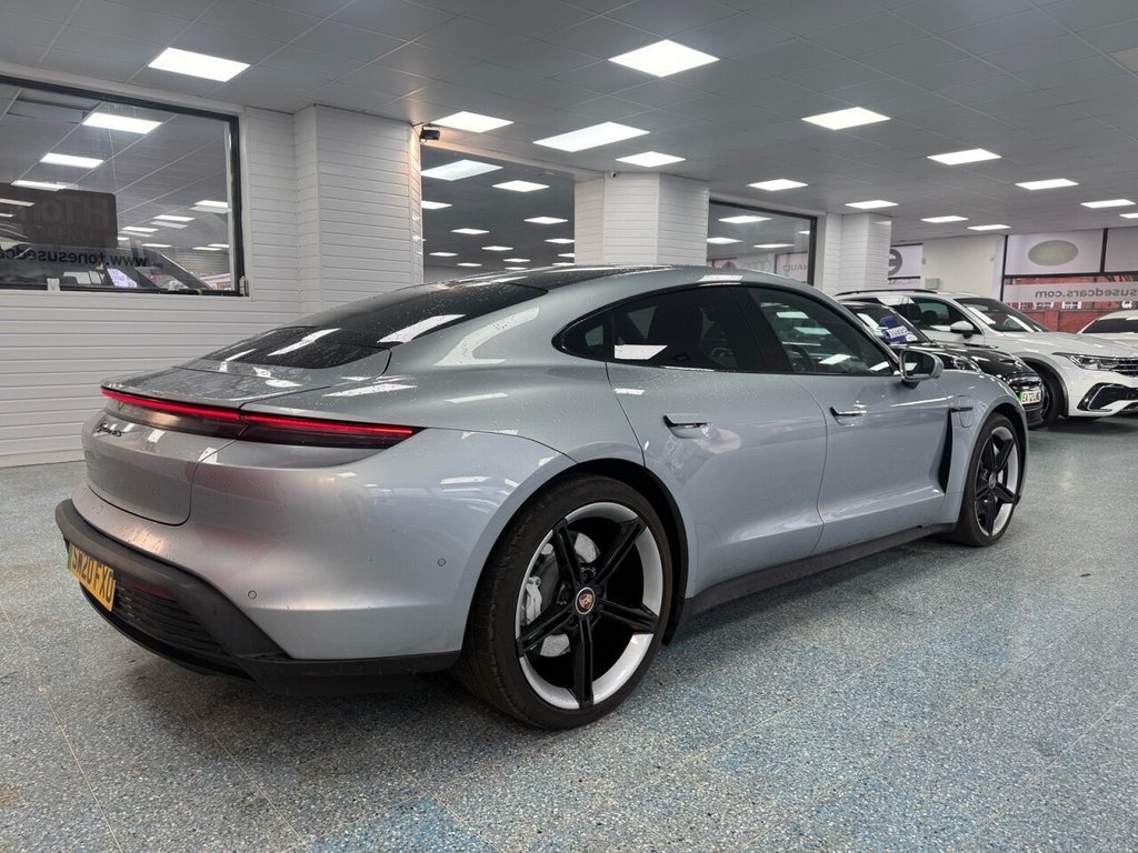 Used Porsche Taycan 2020 for sale - 77212476: Photo 2