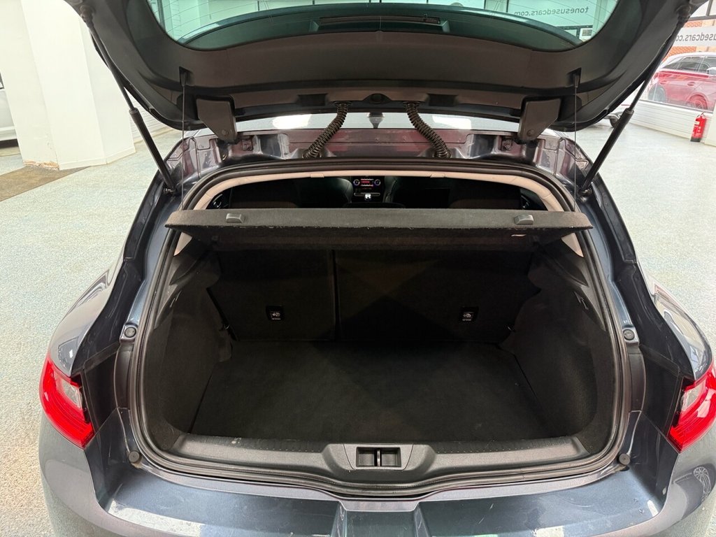 Used Renault Megane 2018 for sale - 76776670: Photo 11