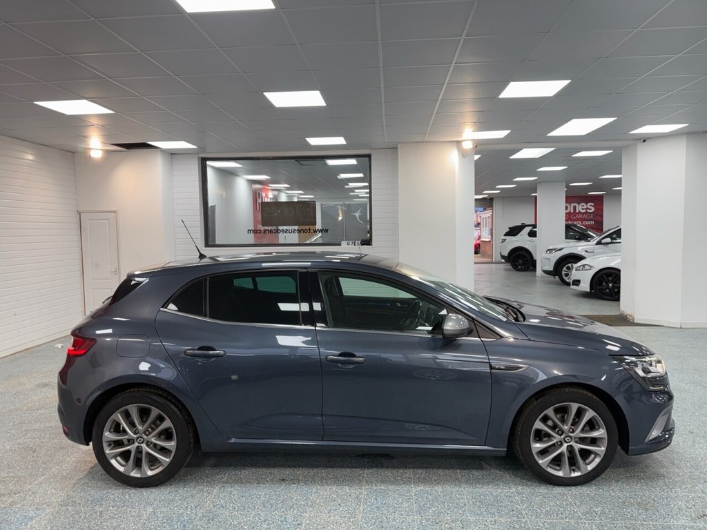 Used Renault Megane 2018 for sale - 76776670: Photo 2