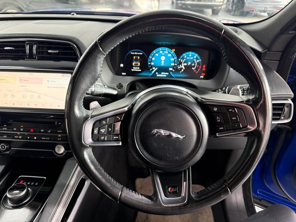 Used Jaguar F-Pace 2018 for sale - 76776621: Photo 35