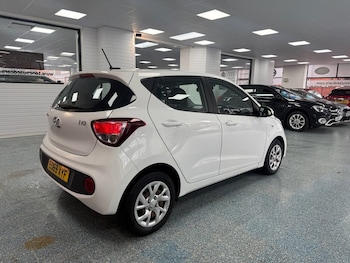 Used Hyundai i10 2019 for sale - 76776622: Photo