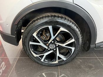 Used Toyota C-HR 2017 for sale - 78887500: Photo