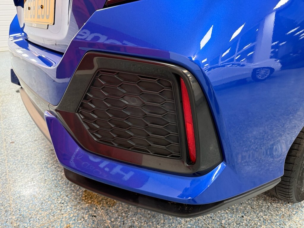 Used Honda Civic 2018 for sale - 76783840: Photo 8