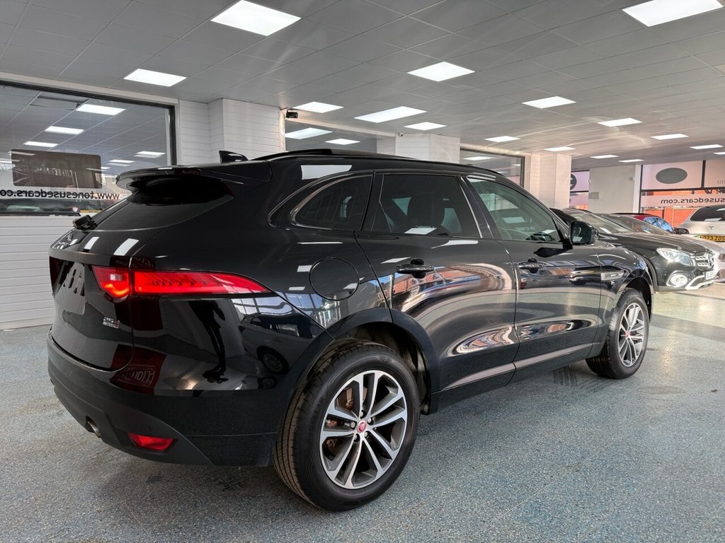 Used Jaguar F-Pace 2018 for sale - 76909779: Photo 2