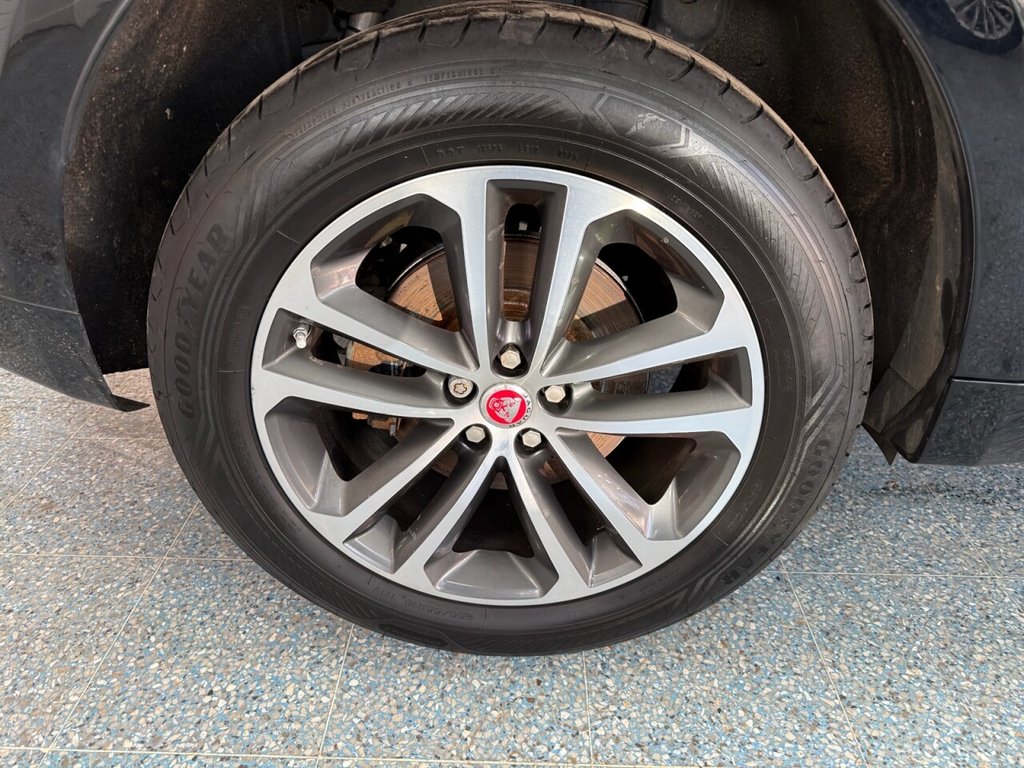 Used Jaguar F-Pace 2018 for sale - 76909779: Photo 3