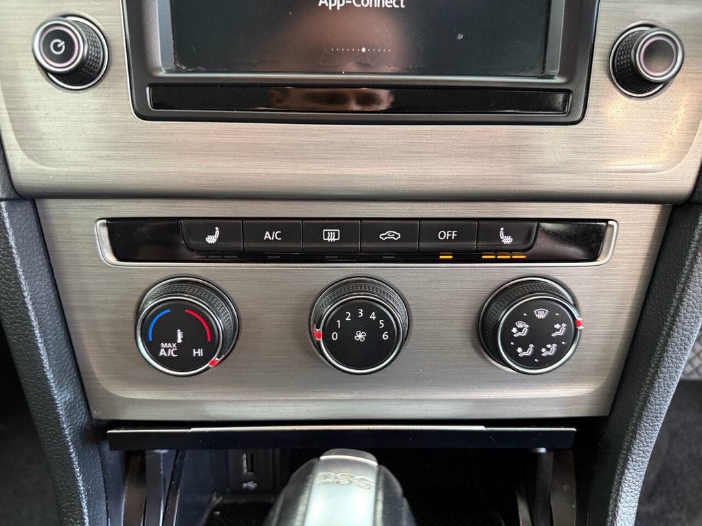 Used Volkswagen Golf 2017 for sale - 76776675: Photo 39