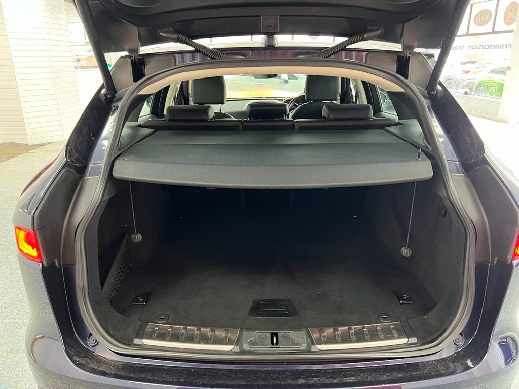 Used Jaguar F-Pace 2018 for sale - 77084046: Photo 11