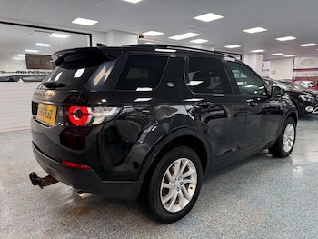 Used Land Rover Discovery Sport 2016 for sale - 76776652: Photo