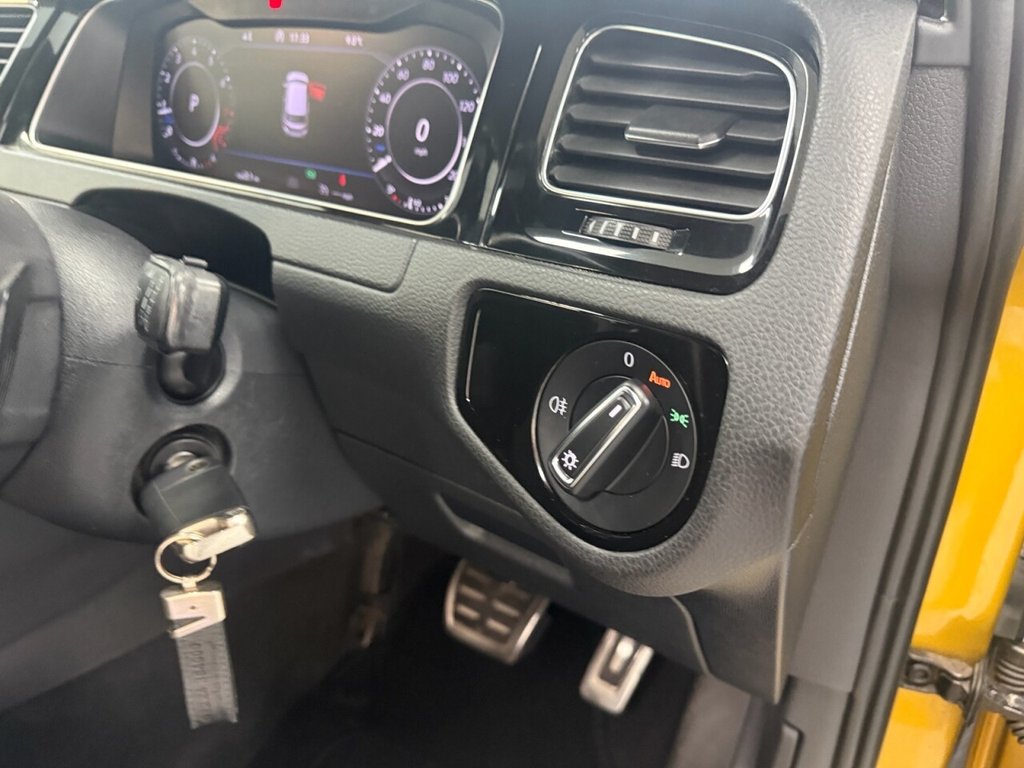 Used Volkswagen Golf 2018 for sale - 76776639: Photo 30