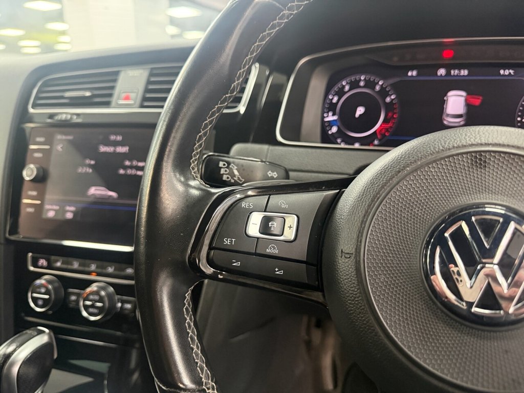 Used Volkswagen Golf 2018 for sale - 76776639: Photo 32