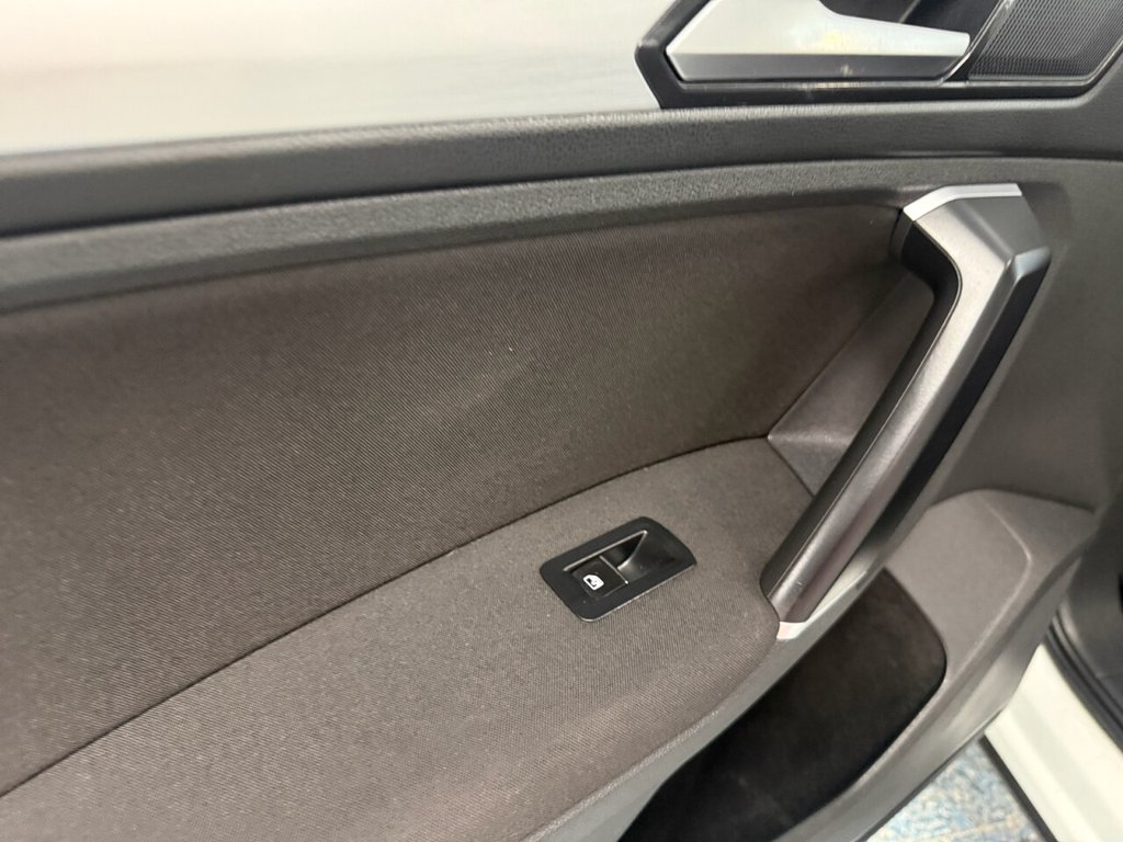 Used Volkswagen Tiguan 2016 for sale - 76776610: Photo 17