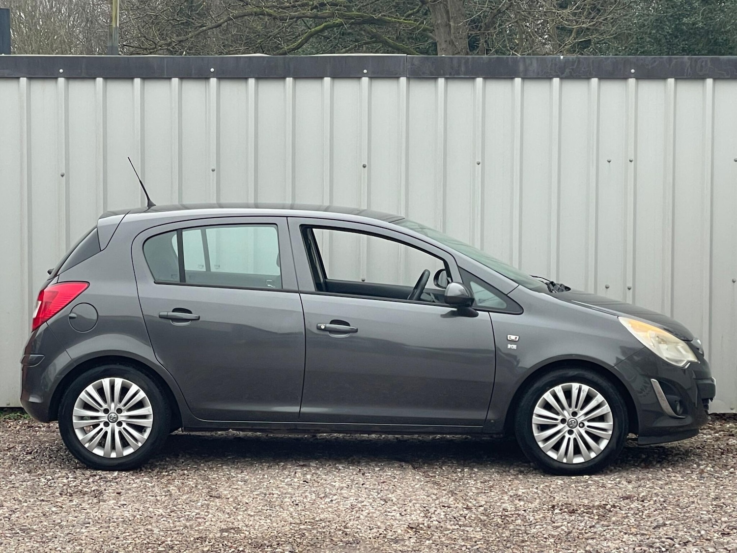 Used Vauxhall Corsa 2011 for sale - 77425184: Photo 4