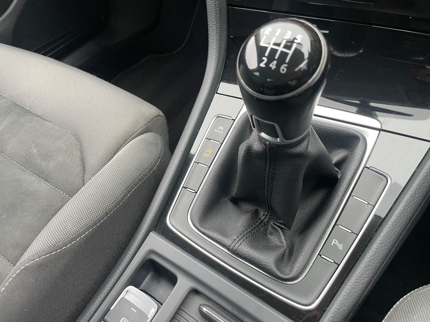 Used Volkswagen Golf 2017 for sale - 76993564: Photo 24