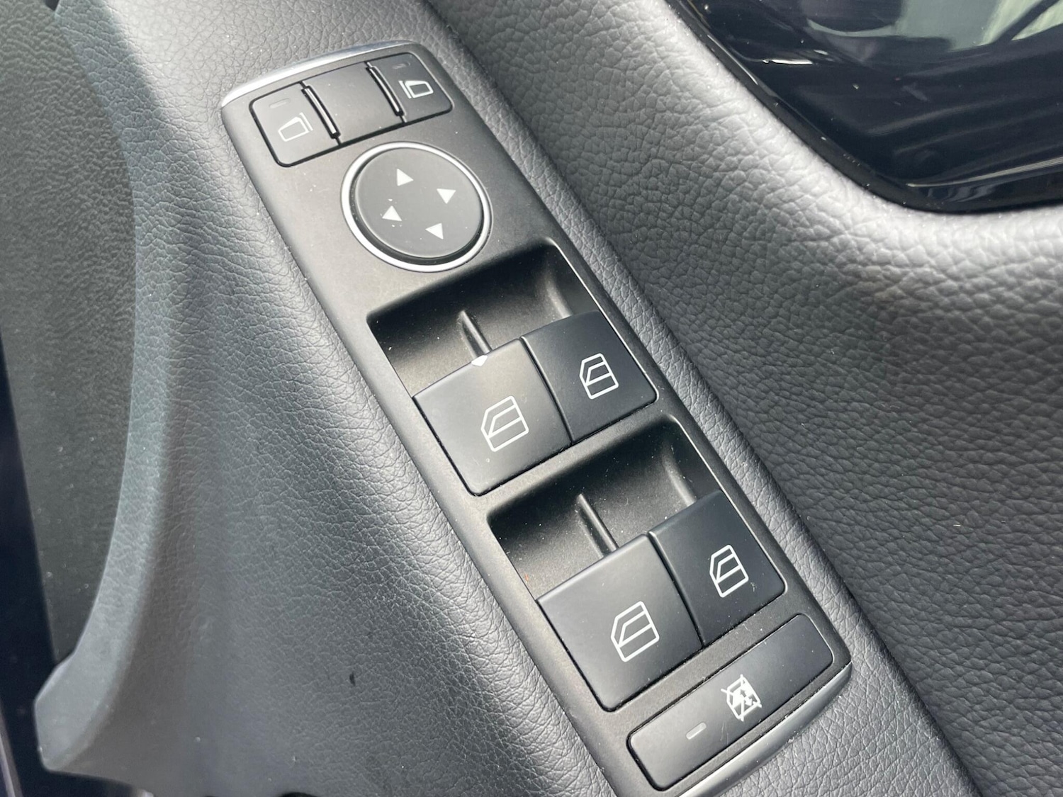 Used Mercedes-Benz C Class 2014 for sale - 77215558: Photo 28