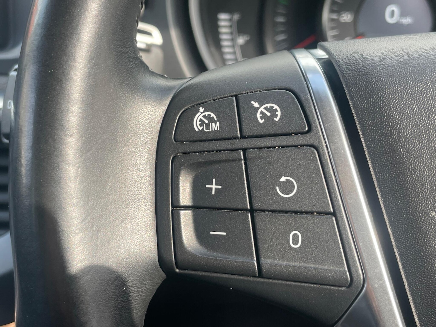 Used Volvo V40 2014 for sale - 77696076: Photo 20