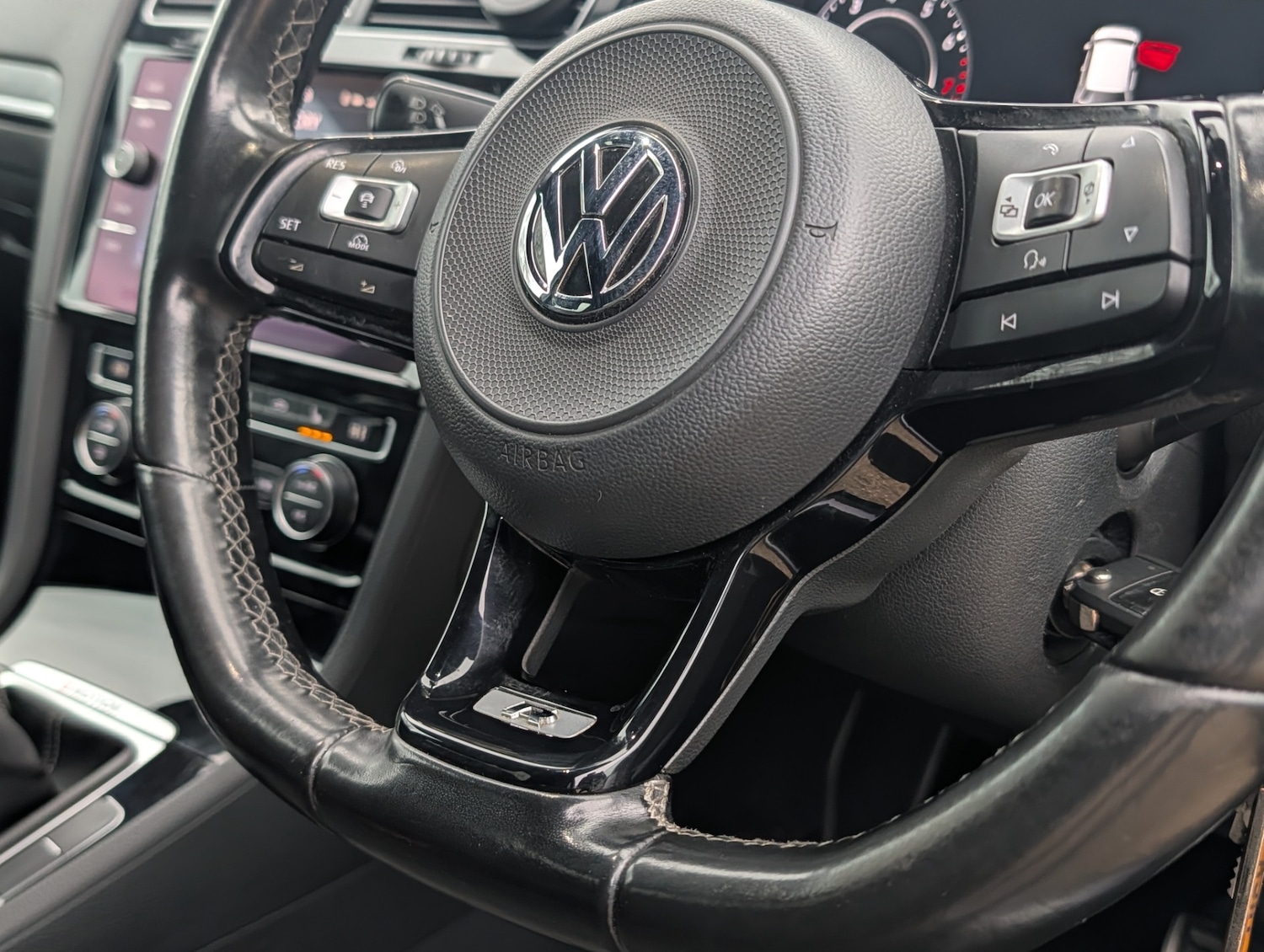 Used Volkswagen Golf 2017 for sale - 74698484: Photo 33