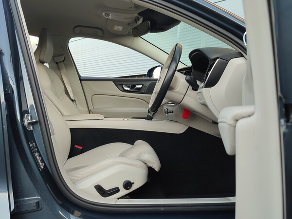 Used Volvo V60 2018 for sale - 74613807: Photo 16