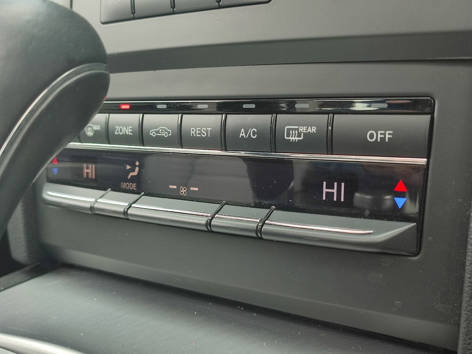 Used Mercedes-Benz E Class 2010 for sale - 76237356: Photo 28