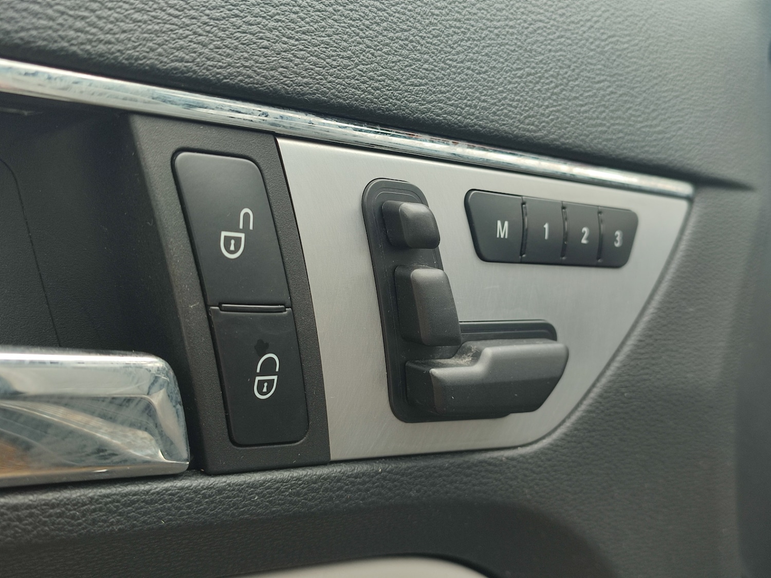 Used Mercedes-Benz E Class 2010 for sale - 76237356: Photo 37