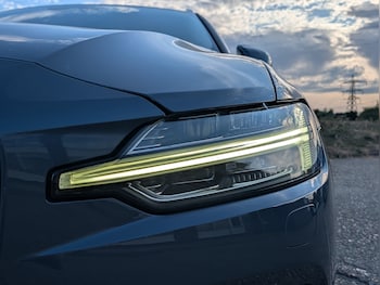 Used Volvo V60 2018 for sale - 79524540: Photo