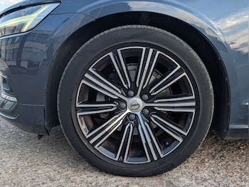 Used Volvo V60 2018 for sale - 79524540: Photo