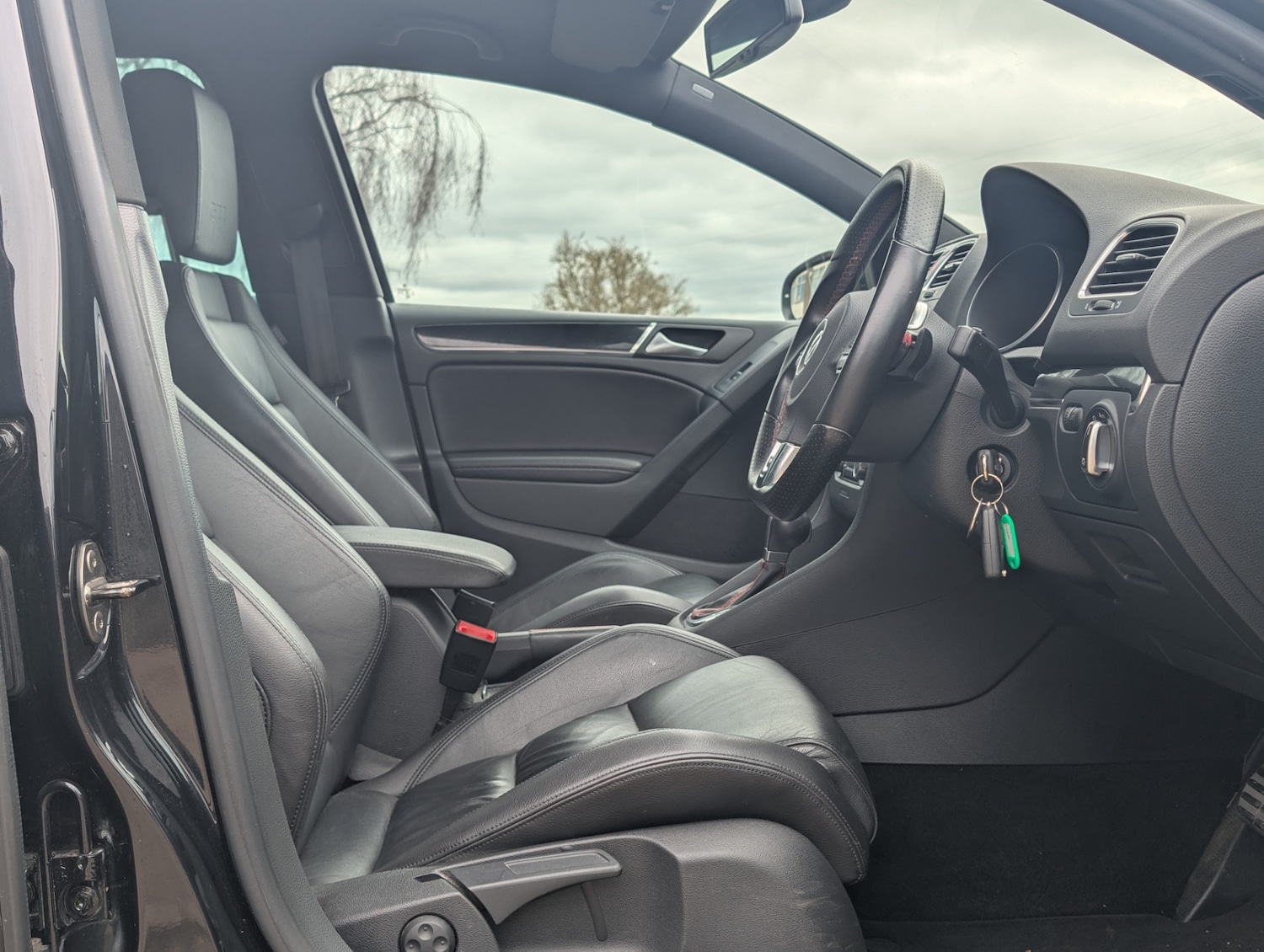 Used Volkswagen Golf 2010 for sale - 77530388: Photo 14