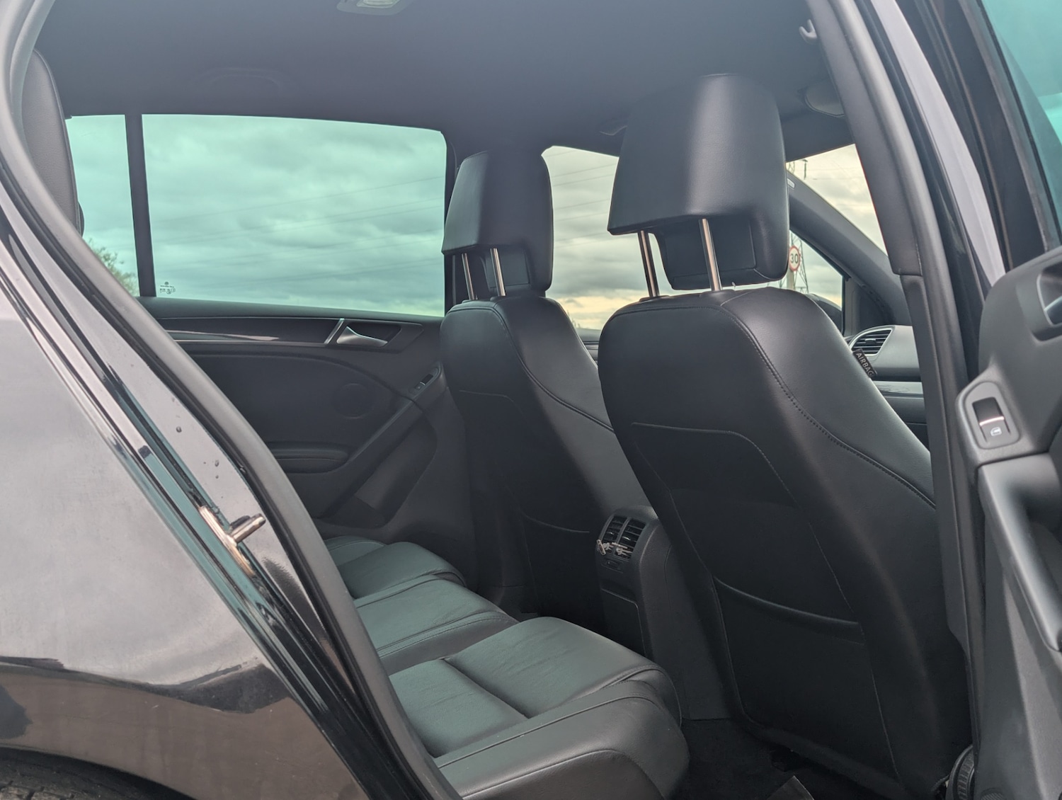 Used Volkswagen Golf 2010 for sale - 77530388: Photo 15