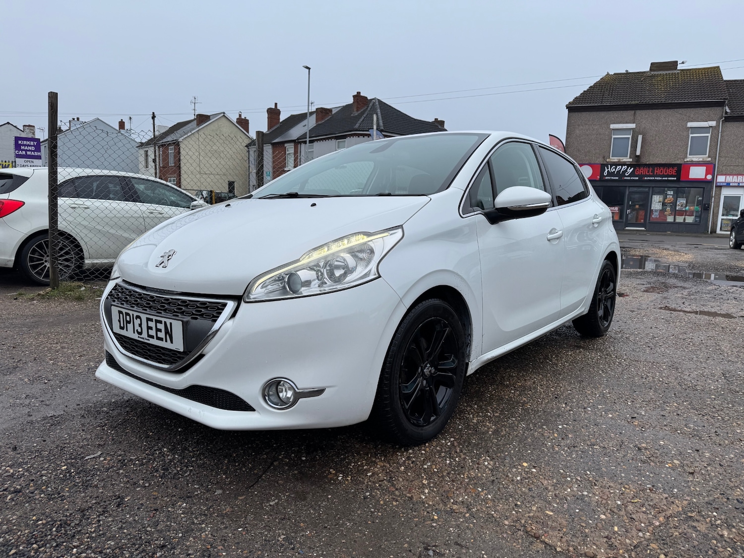 Used Peugeot 208 2013 for sale - 77541329: Photo 2