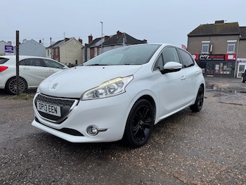 Used Peugeot 208 2013 for sale - 77541329: Photo