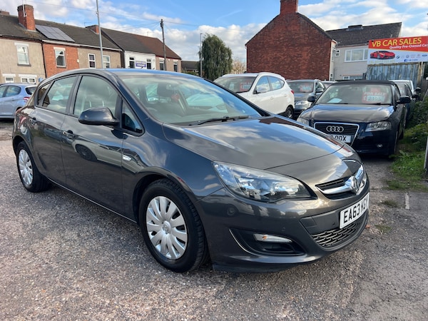 Used Vauxhall Astra 2013 for sale - 76192127: Photo 1